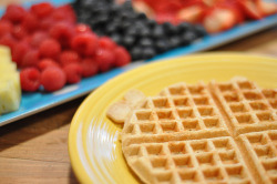 cravingsforfood:  Waffles and fruits.