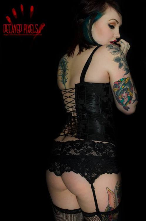 tattoo-babes:  https://www.facebook.com/clintonwiltse https://www.facebook.com/DecayedPixels     