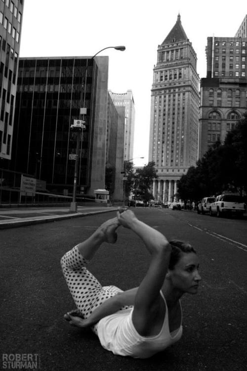 positivefithealthy:  yogi-moni:  Kelly Kamm by Robert Sturman  amazing