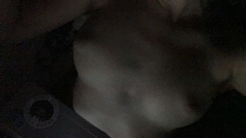clothesaretoomainstream:3 am topless blogging