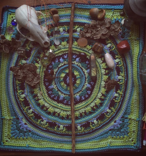 therestlesswitch: therestlesswitch: ✨Altar Cloth / Tarot Mat Commissions - Open!✨ Intricate craftsma