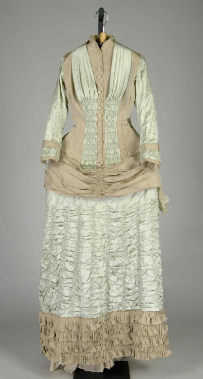 the-met-art: Dinner dress by Wechsler, Abraham &amp; Company, Costume InstituteMedium: SilkBrook