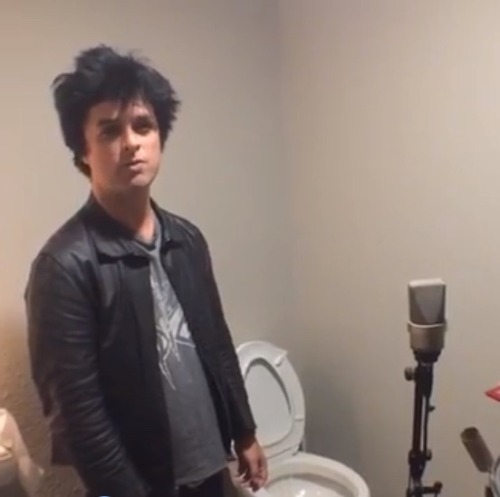 GREEN DAY LIVE ON FACEBOOK Celebrating Bang Bang, GD went live on Facebook for a couple of minutes s