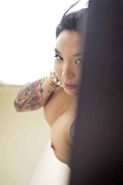 nudebloggr:  *** 
