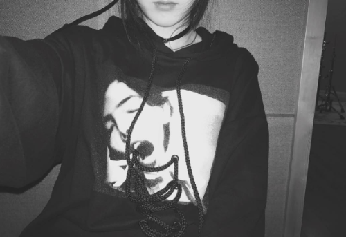 miss-a-atlanta: Meng Jia (mjbaby0203) Instagram Updates Pic 1:  天气的原因,皮肤很干…所以最近每天都在用水光面膜