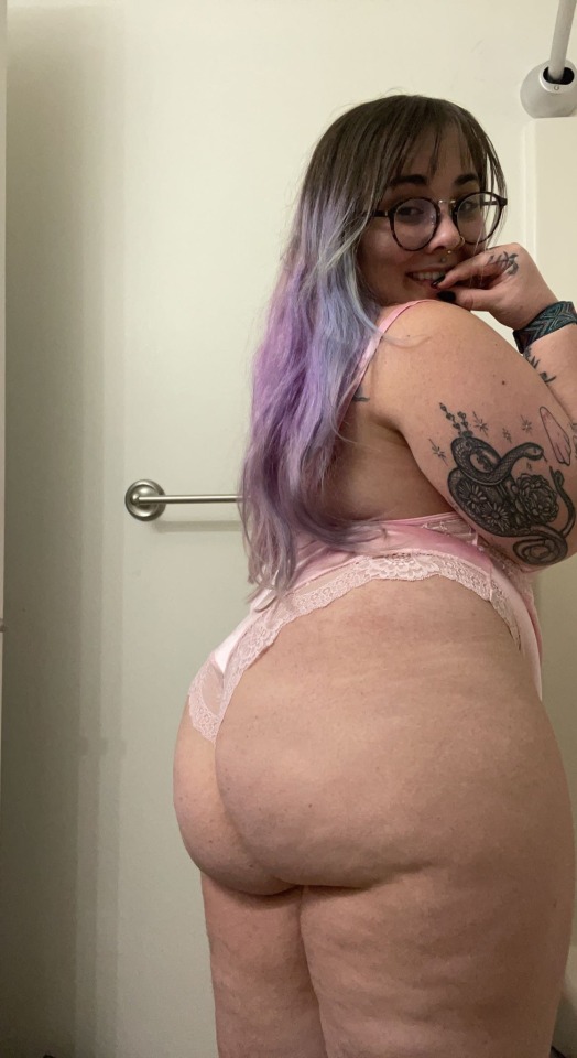 clovrfieldd:happy fat ass friday bbs 💓