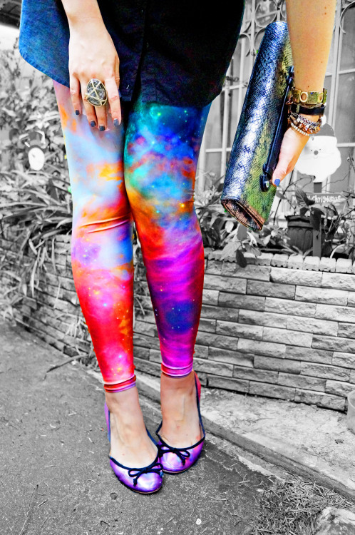 LOVE these galaxy leggings! More at my blog: www.thejoyoffashion.blogspot.com