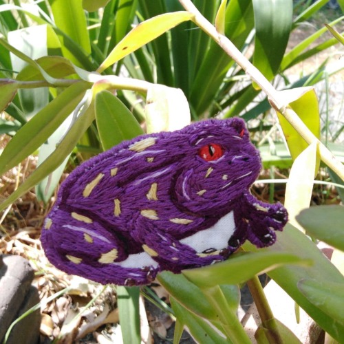 lil purple frog - hand embroidered Etsy: @beebordandoInstagram: @beebordando don’t remove