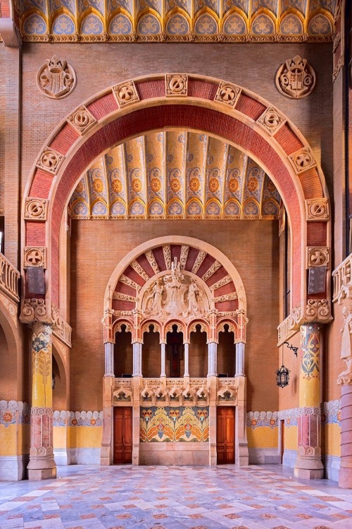 cubebreaker:  Barcelona’s Sant Pau Hospital recently completed a massive renovation.