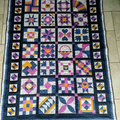 My second quilt is finished. I used the book “Learning to quilt” for most of the blocks,