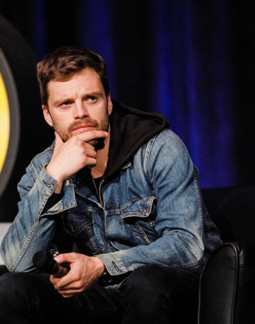 fuckevans:Sebastian Stan @ Wizard World May 19, 2018