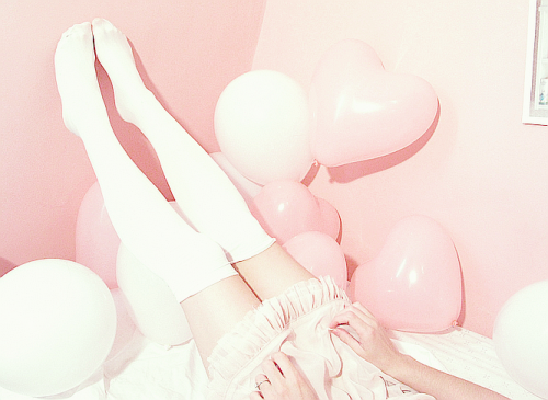 xtokyo-dollx:balloons and tights (by Alix) on flickr