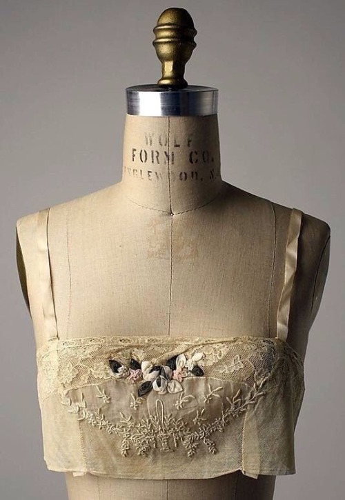 tigerinvenus:1920s French silk/cotton brassieres