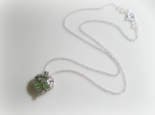 wickedclothes:Glow In The Dark Heart NecklaceIt’s the little things in life that make your hea