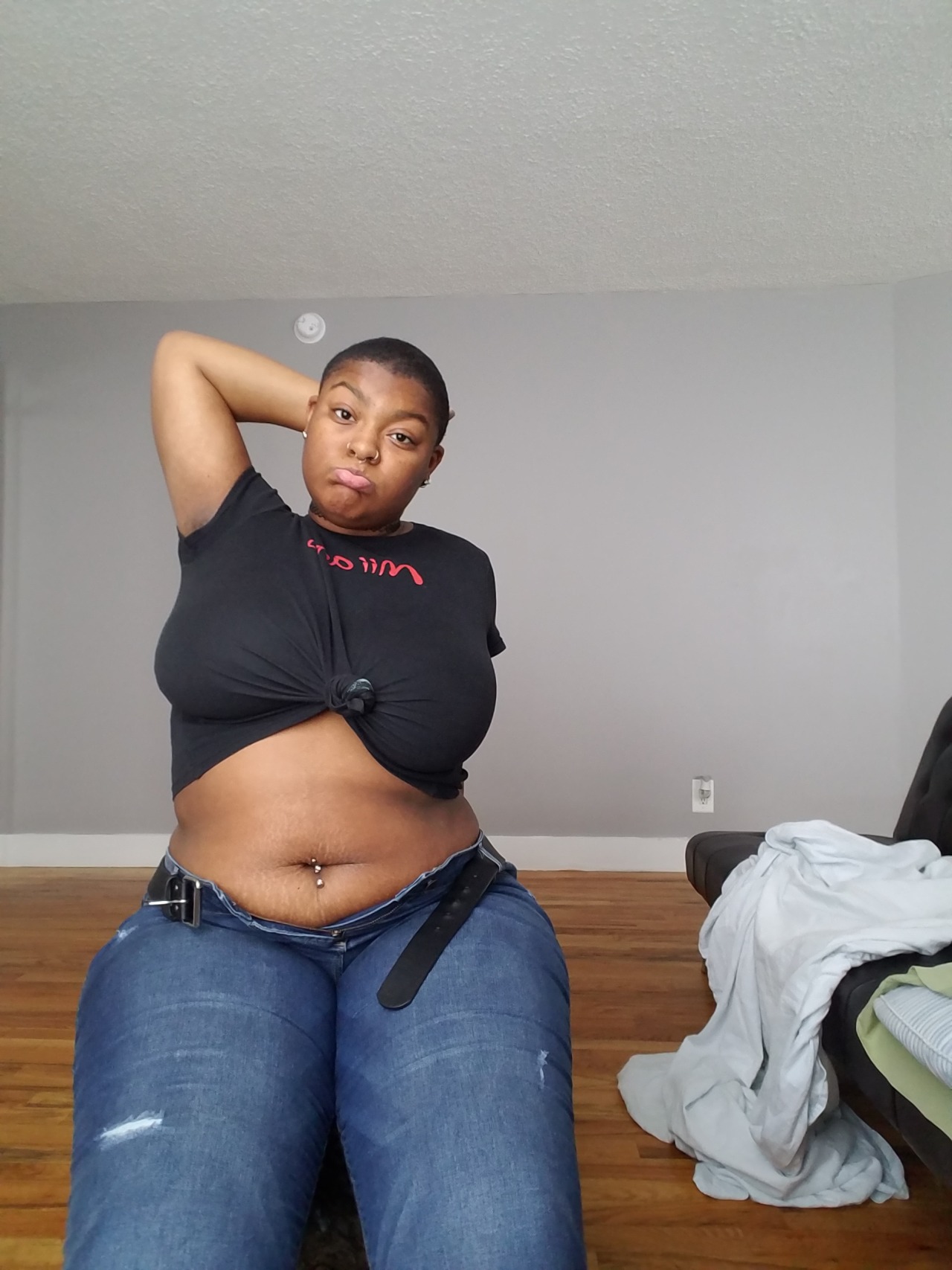 yournudemom:  When you want to take beautiful nudes in your friends New York apartment,