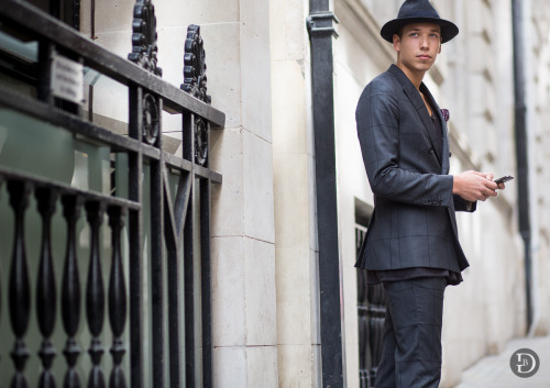 Street style in London with Samsung Galaxy S6