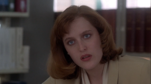 Dana Scully in The X-Files ep 1.23 Roland