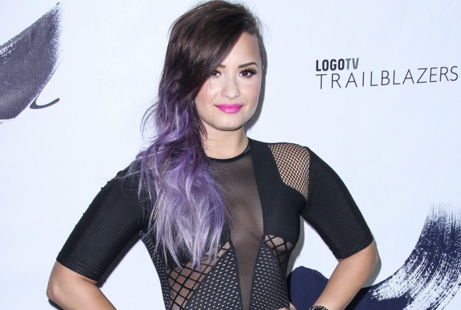 celebtrek:  Demi Lovato  She is sho damn hot!