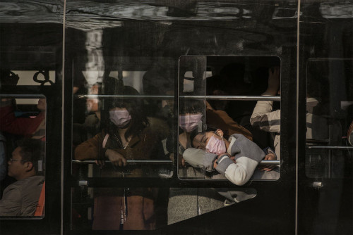 archatlas:  Moments of Life Captured on the Bus    Zhang Jia Wu captures his images almost exclusively on the bus as people let their minds and expressions wander. What makes Zhang’s photos so compelling is that each seems to show a moment rife with