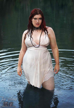 bbw-lovepower:  Follow me and reblog: http://bbw-lovepower.tumblr.com