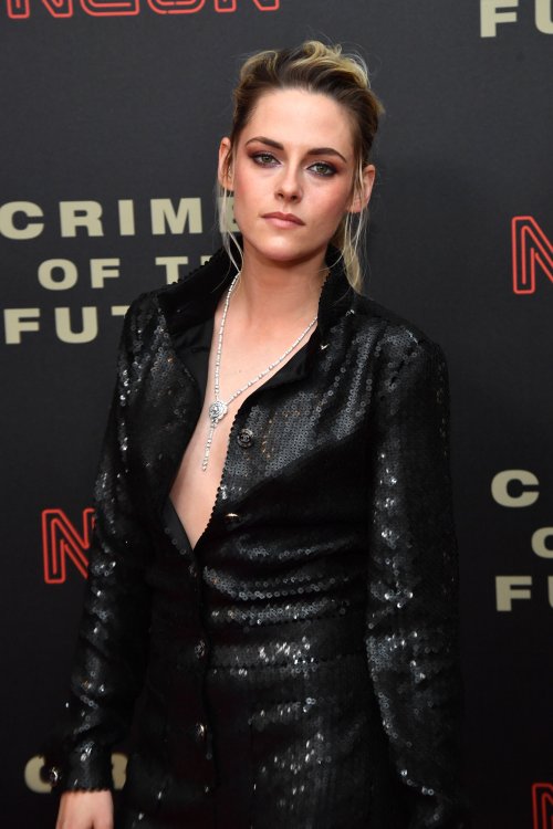 Kristen Stewart at the NYC premiere of Crimes of The Futurevia @AdoringKS