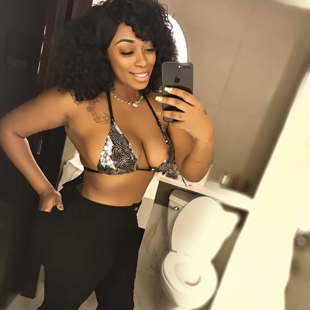 thegrocerylista1:  #topnotch_baddies  Featured model @hollytushe
