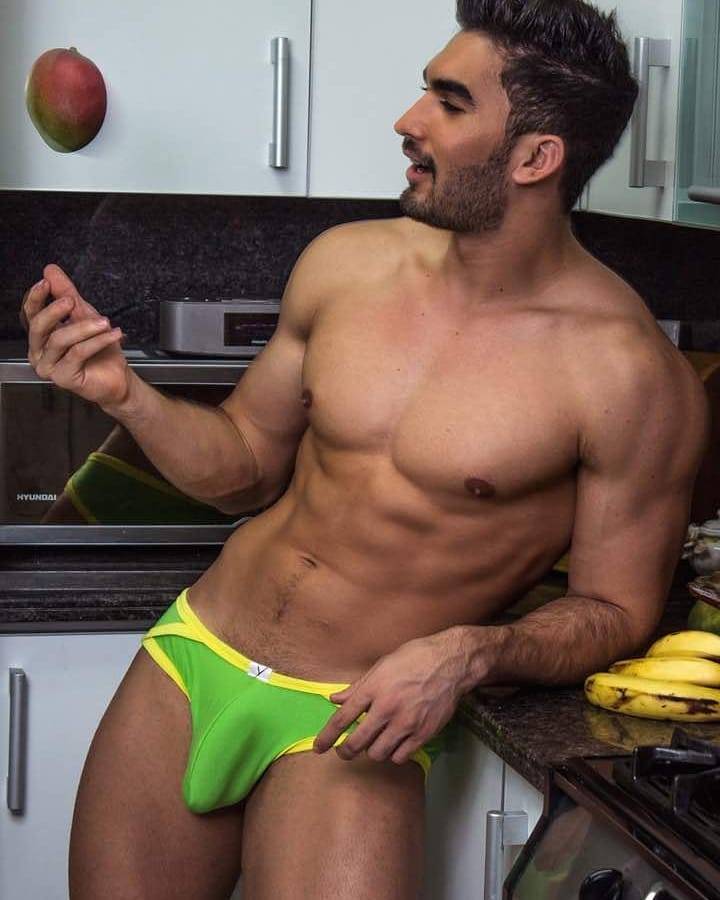 VENEZUELABULGE - Look At Me - Mirame