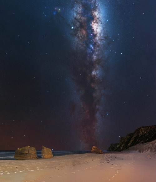 inefekt:  Milky Way at Windy Harbour, Western AustraliaNikon d5500 - 35mm - ISO 4000 - f/2.5 - Sky: 28 x 30s - Foreground: 6 x 180s - iOptron SkyTracker