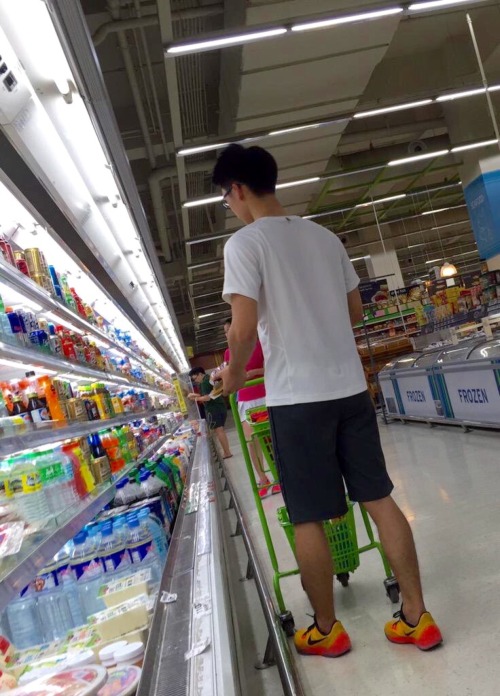 Chinito guy in the grocery bro