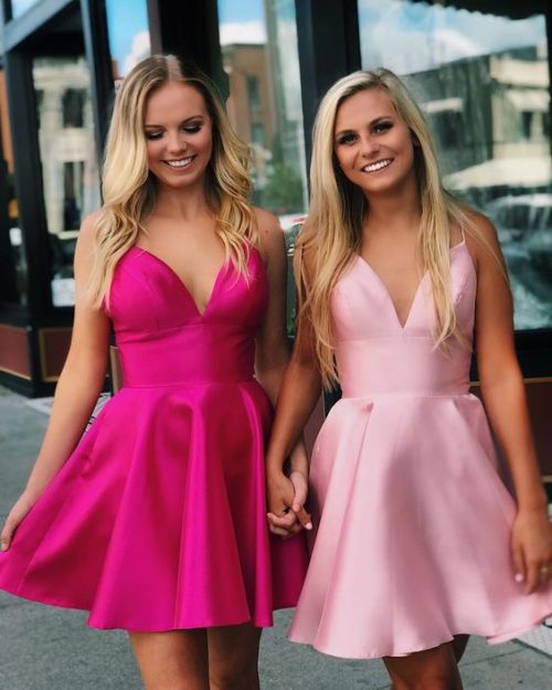 garterbeltandpanties: simpledress:  Keep reading Pretty girls in pretty dresses! What else do you ne