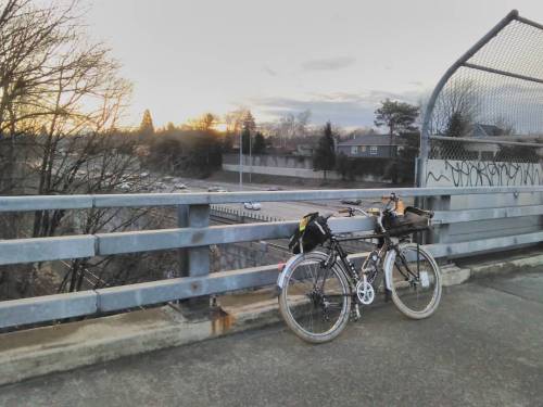 bikesspottedpdx: G'morning, Portland! Not a bad li'l sunrise, but windy. Now waiting for the “winter