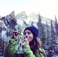 tokeeandchokee:  gotta love stoner girls