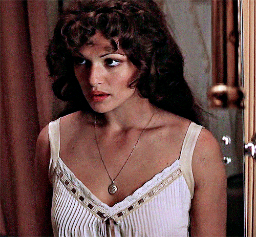 RACHEL WEISZ As Evelyn Carnahan