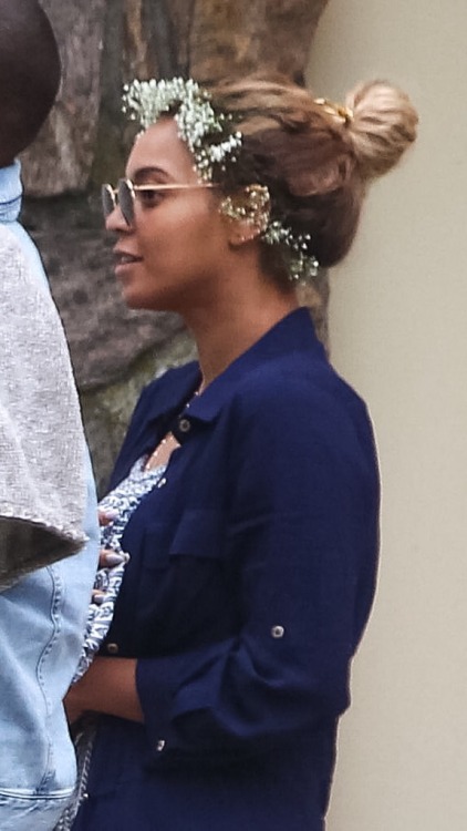 beyvenchy:bey & blue blue’s matching flower crowns
