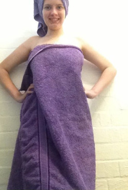 normalnaked:mynameiskaty1:My sister Kristen flashing her naked body after a shower heheBeautiful body on her!