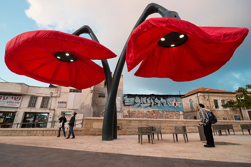 deermom:  boredpanda:    These Flower Lamps Bloom When People Stand Under Them  