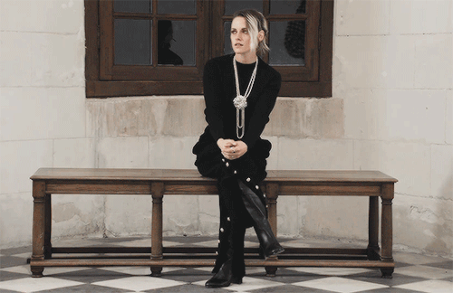 kristenstuwarts:Kristen Stewart at the CHANEL “Le Château des Dames” 2020/21 M&eac