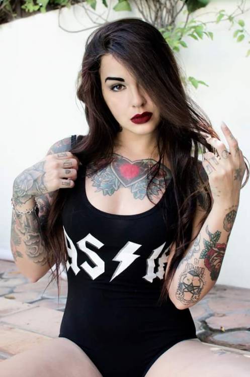 My woman crush: illusion suicide. She is perfect ♡