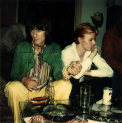 rockandrollpicsandthings:Ron Wood and David Bowie in LA 1975, photographed by Bill Wyman