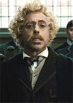  BECAUSE IT’S HALLOWEEN: Sherlock Holmes’ disguises. 
