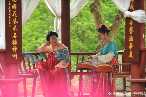 汤圆姐姐-敖珞珈  in Tang-dynasty styled hanfu