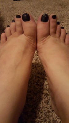 hmcouple:  Some feet Friday for those who keep asking ;) - Mrs 