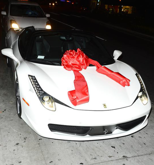 babevil:  kyliejennercandids:  Kylie Jenner’s birthday present from Tyga.  💖💖💖💖💖