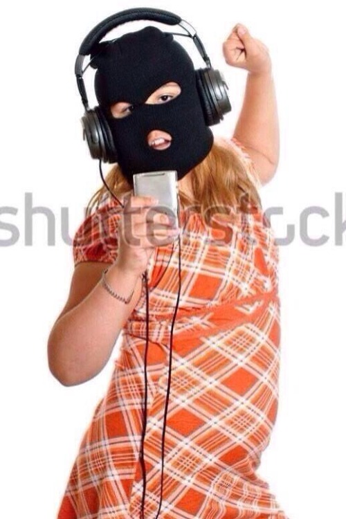 5-vor-12:Listening to illegally downloaded music like