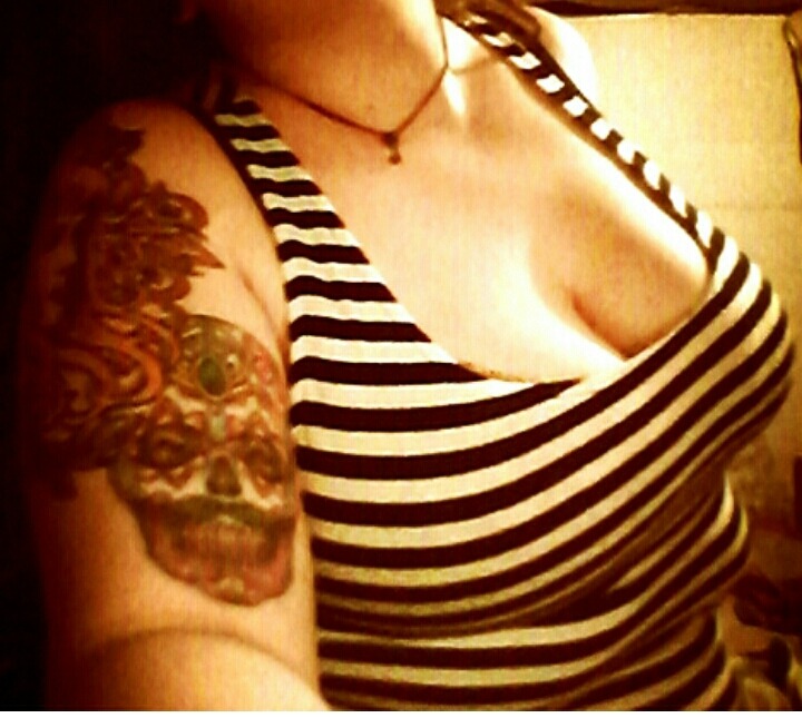 pillowgirls:  Hot dayaum!    nice big boobies