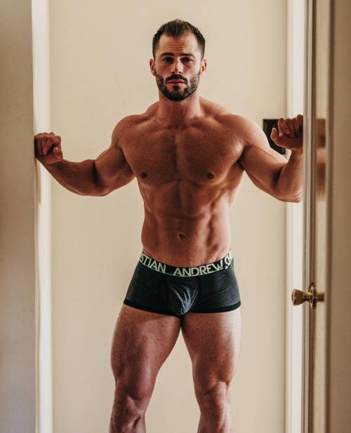 Porn photo hotguyssexynavels:  Quin Bruce