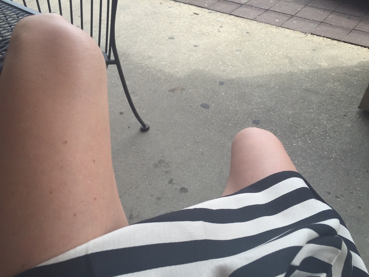 luckysugar123:  Fine Im addicted to flashing :) cafe table for lunch, naked drive