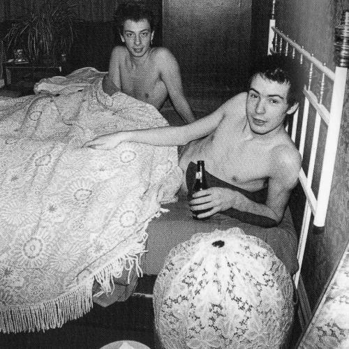 rimbaudwasademonchild:  NILS AND SIDNEY 1976, SHOT BY RAY STEVENSON. 