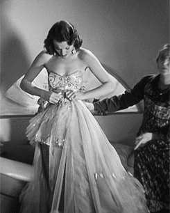 Porn Pics  Vivien Leigh getting into costume in St.