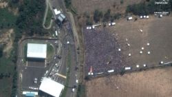 pacienciaras:   Concierto Venezuela Live Aid recauda menos del 3.0 % proyectado     El evento político pretendía también reunir a 300 mil personas, sin embargo, solo llegaron entre 15 mil y 30 mil, según pudo calcularse con base en las fotos aéreas